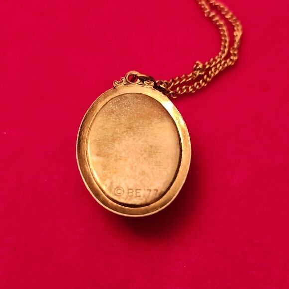 New Vintage Signed Blue Lapis Lazuli Scarab Gold Plated Necklace - Picture 2 of 3